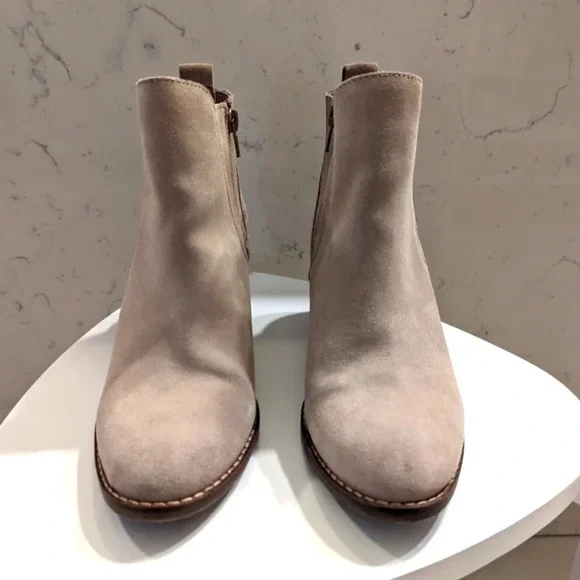 Crown Vintage Taupe Suede Leather Western Ankle Booties Block Heel Size 7.5 - Picture 9 of 11